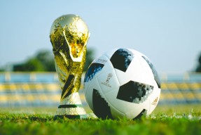 开云下载-2026世界杯H组首战爆冷，越南2-1力克加拿大，齐耶赫引领逆转，替补奇兵绝杀