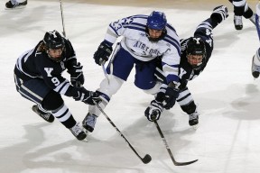 开云体育官方网站-法比尼奥爆发！尼斯轻取佛罗伦萨，中场大师如何导演一场战术完胜？