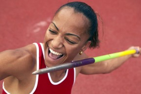 开云体育-库里表现堪称教科书，猛龙淘汰赛过关尼克斯，当传奇与新生代在篮球宇宙中擦肩而过