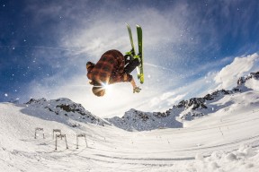 开云体育app-班凯罗掌控比赛，当魔术师撕碎快船剧本，新一代关键先生悄然崛起