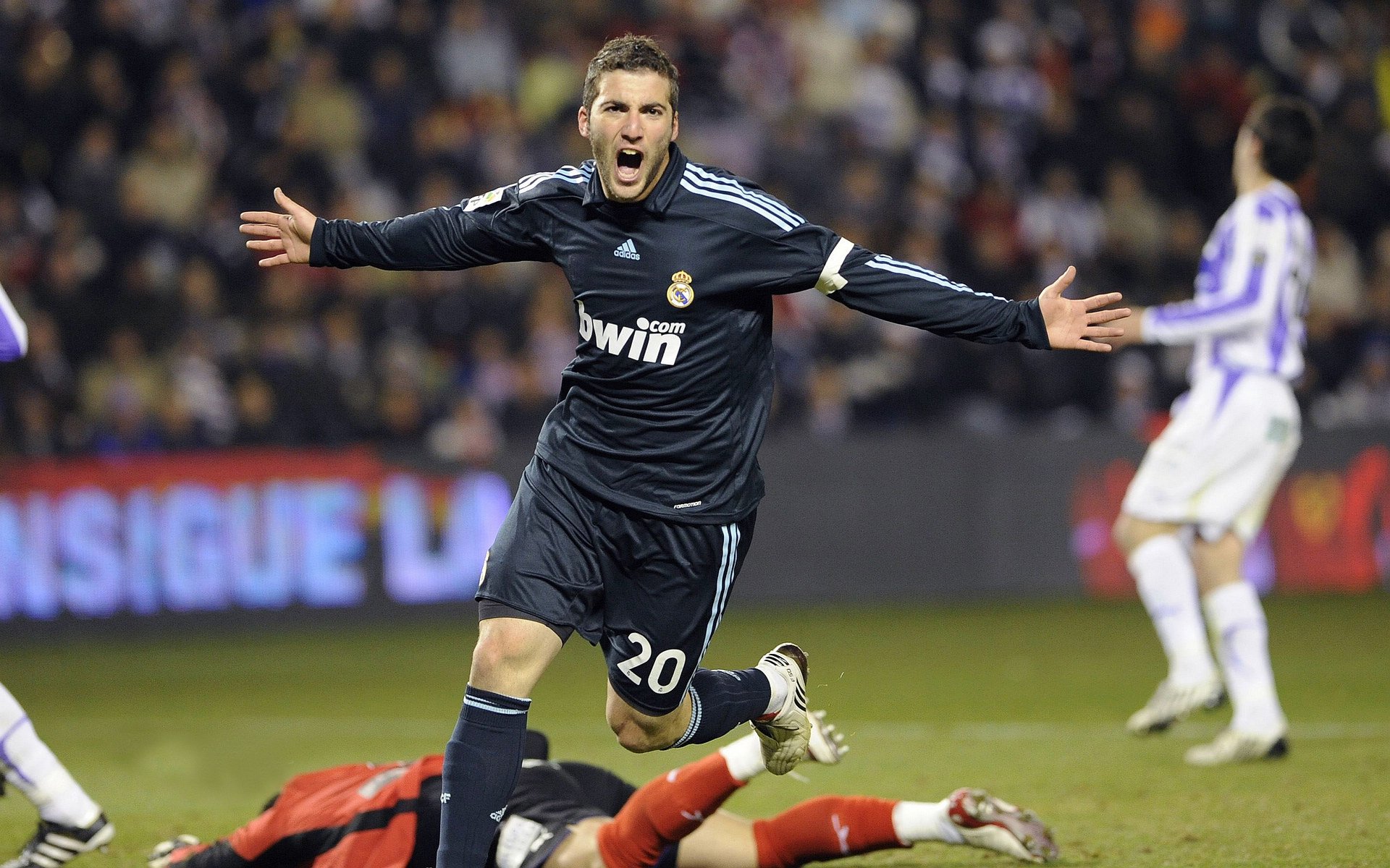 拉亚主宰比赛走向,巴西关键战突围突尼斯