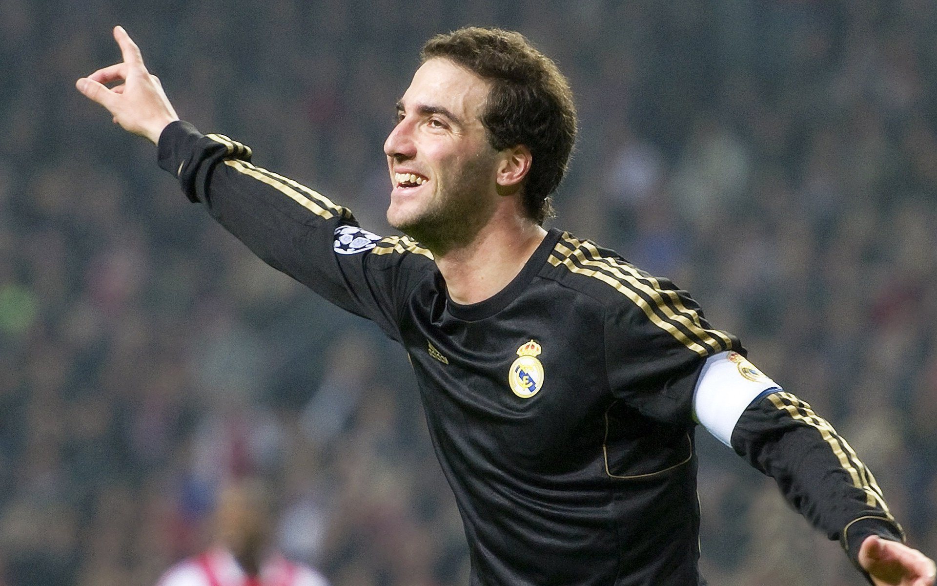 勇士强势拿下国王,乔治连续得分拉开差距,王朝余晖与新王之路