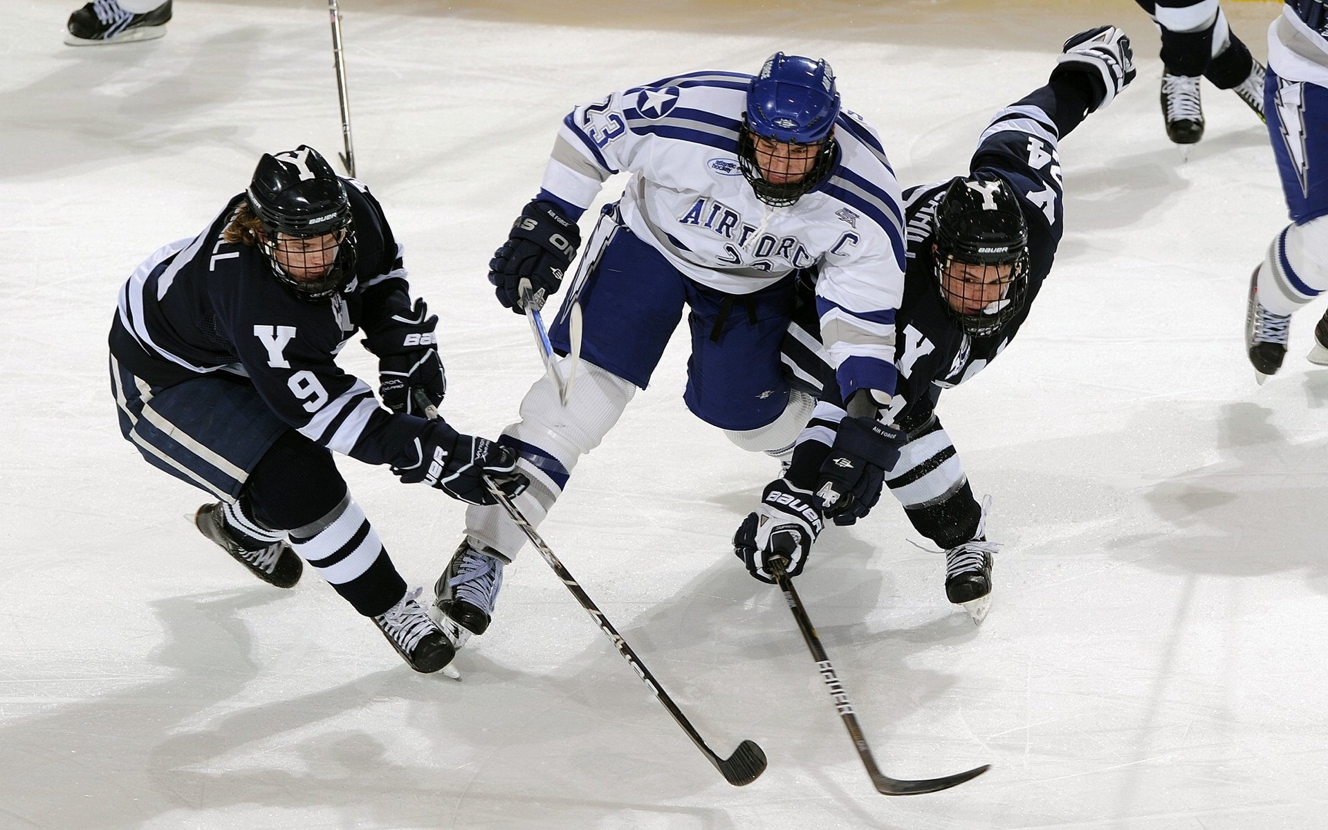 法比尼奥爆发！尼斯轻取佛罗伦萨，中场大师如何导演一场战术完胜？